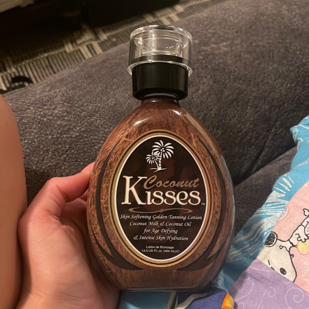 Coconut Kisses Tanning Lotion